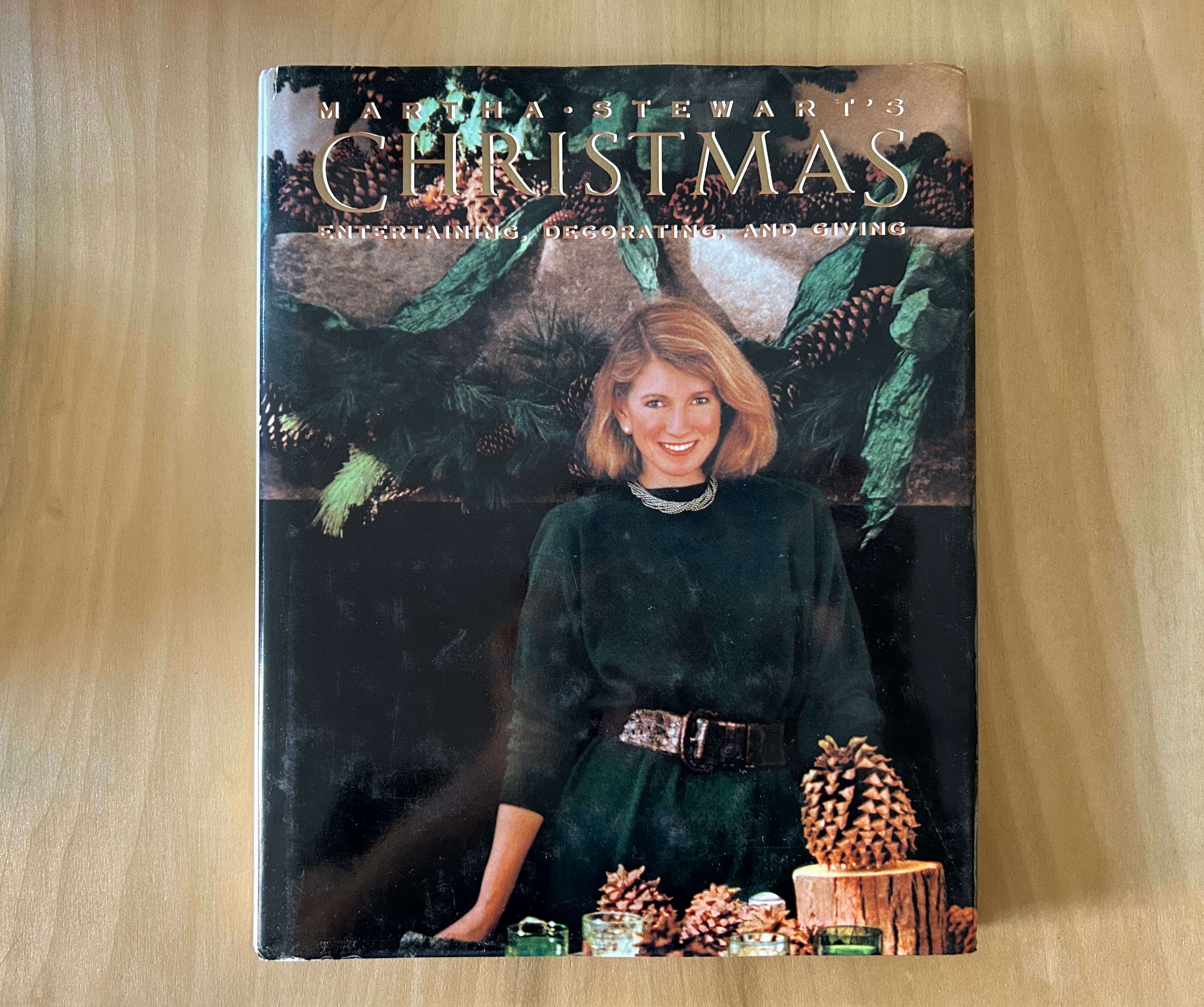 Martha Stewart's Christmas: Entertaining, Decorating And Giving – Hardcover 1989